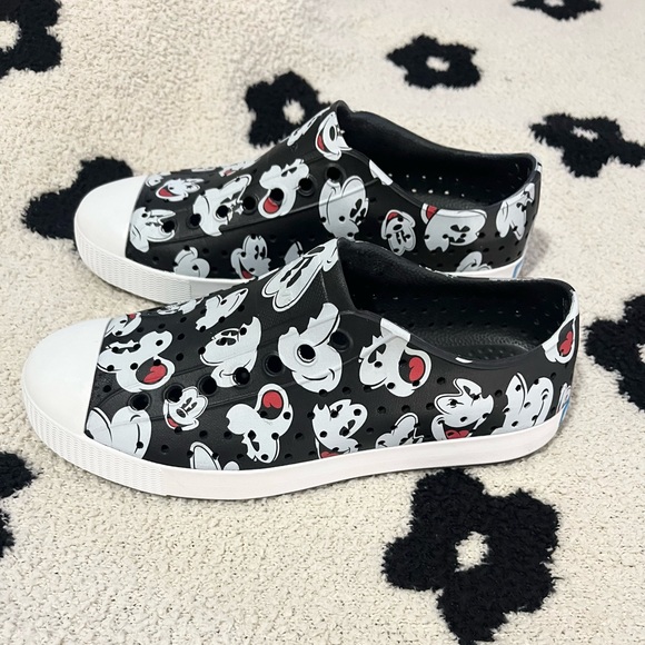 Native Mickey Mouse shoes - Picture 3 of 5